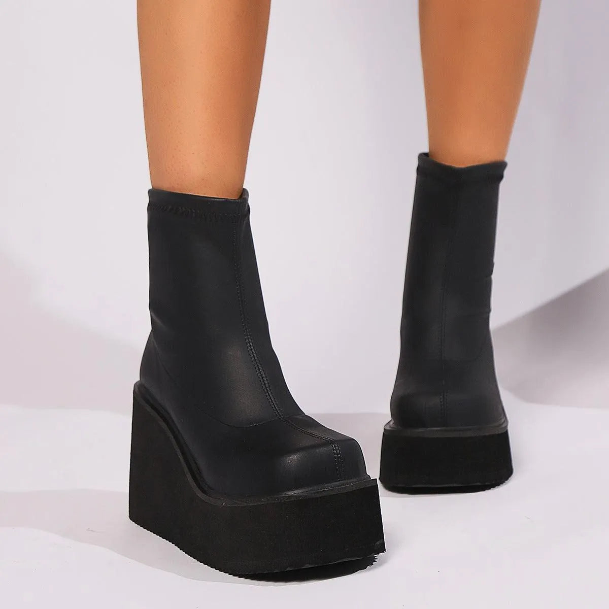 Valenzora | Keilabsatz- und Plateau-Stiefeletten