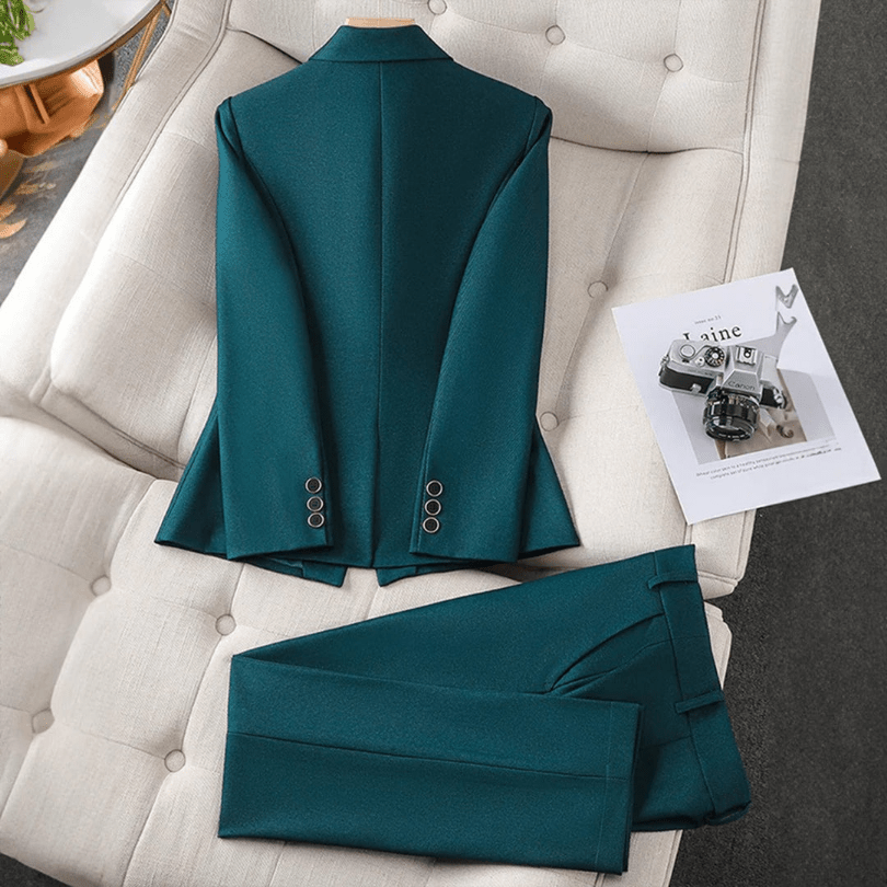 Valenzora | Eleganter Blazer- und Hosenanzug für Damen. Lässiges & bequemes Design.