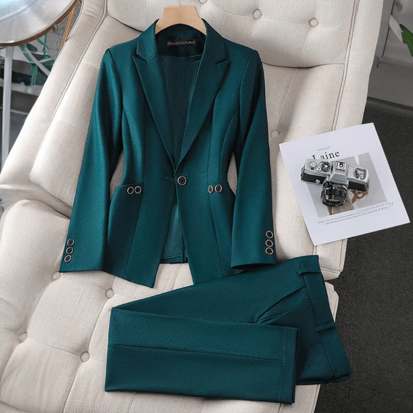 Valenzora | Eleganter Blazer- und Hosenanzug für Damen. Lässiges & bequemes Design.