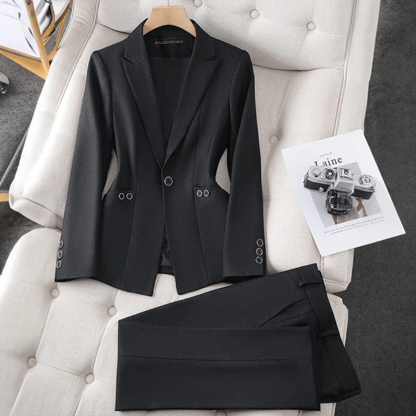 Valenzora | Eleganter Blazer- und Hosenanzug für Damen. Lässiges & bequemes Design.