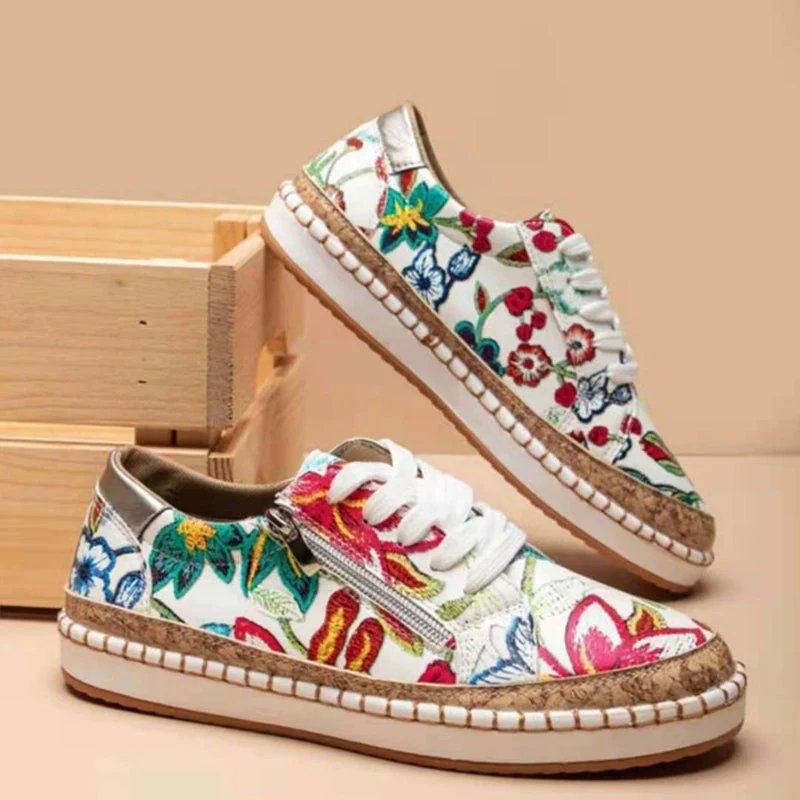 Geblümte Turnschuhe