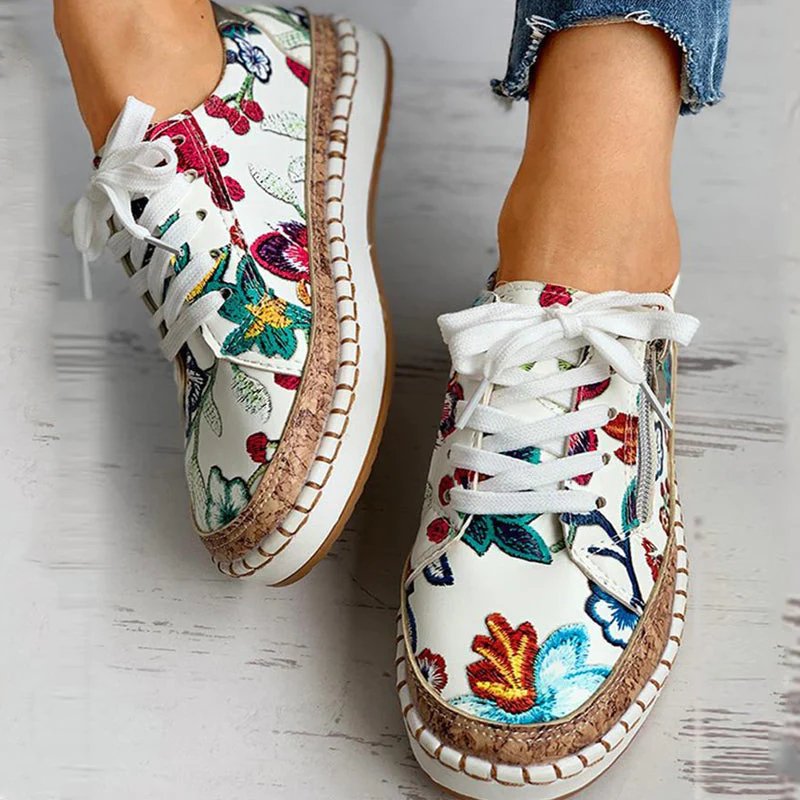 Geblümte Turnschuhe