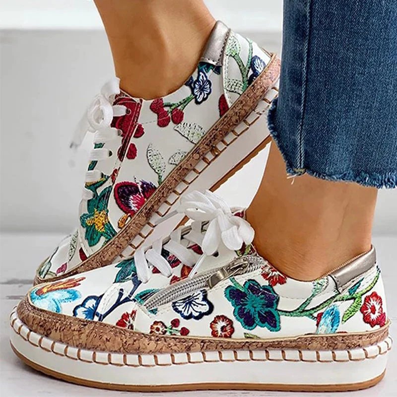 Geblümte Turnschuhe