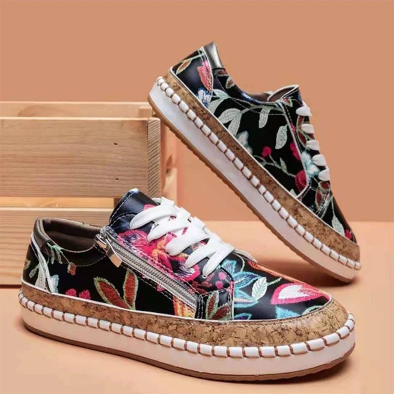 Geblümte Turnschuhe
