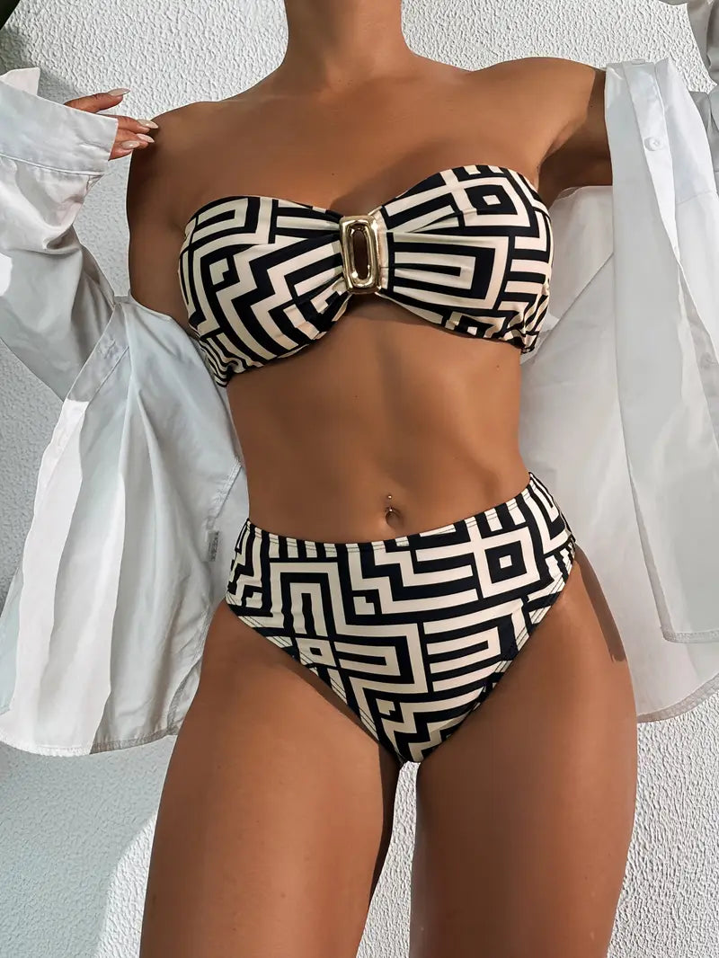 Valenzora | Fashionable bikini for pool days