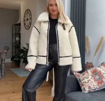 Valenzora - Fluffy teddy jacket with contrasting details
