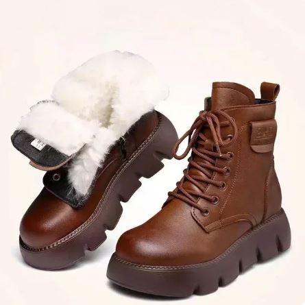 Gefütterte Stiefel mit dicken Sohlen