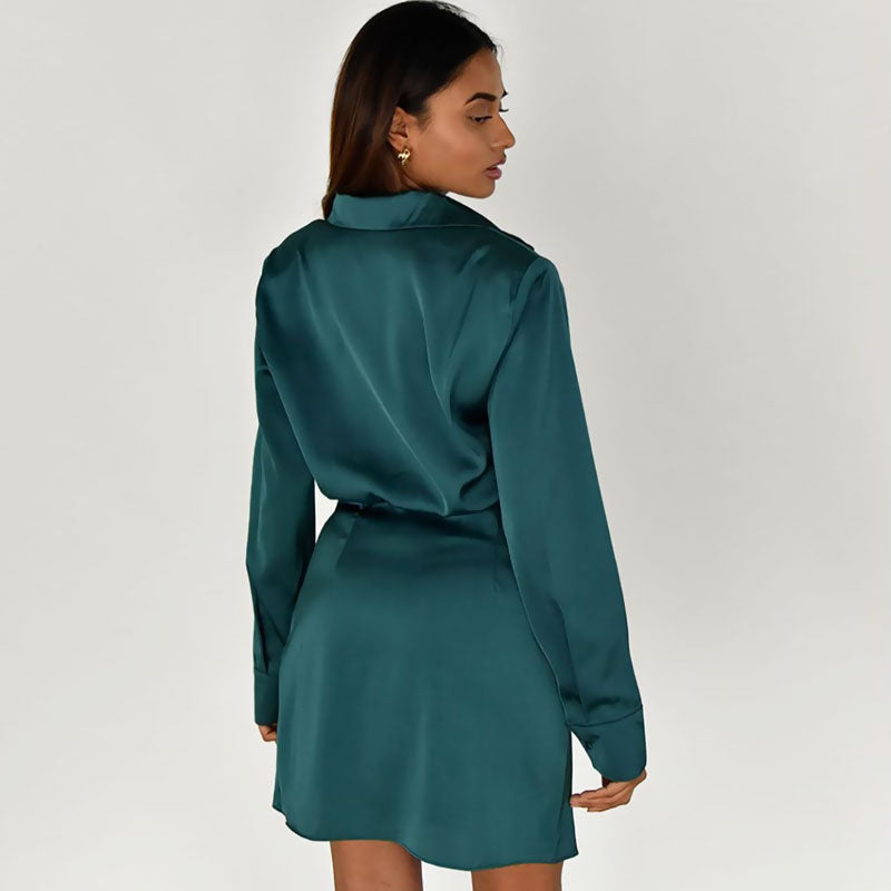 Valenzora | Satiniertes Minikleid mit V-Ausschnitt und Raffungen