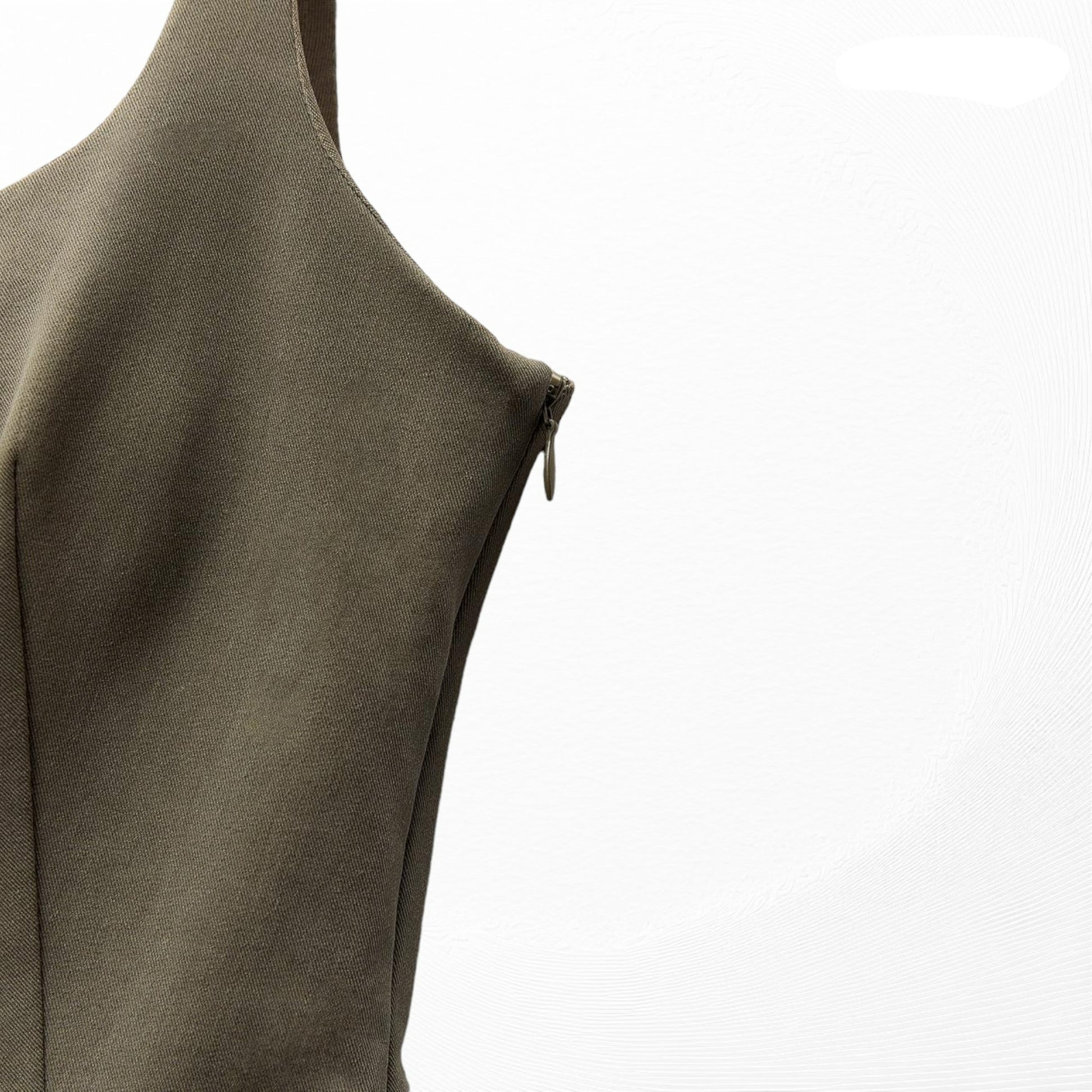 Eleganter kurzärmeliger Jumpsuit mit Falten