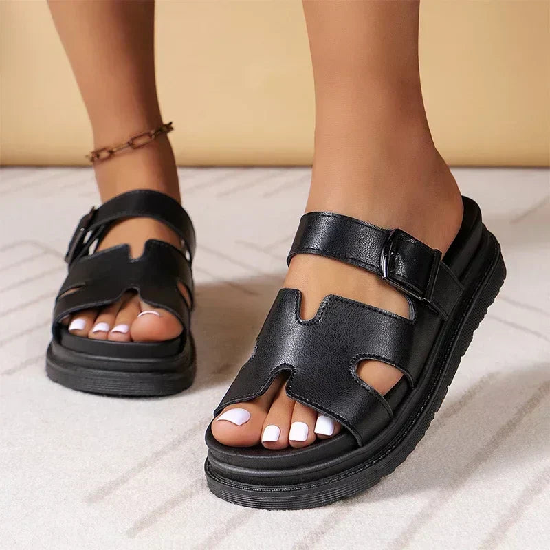 Summery slingback sandals with a Roman flair