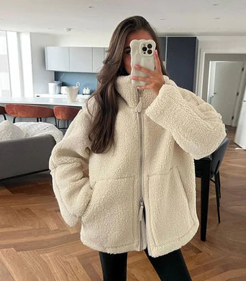 Valenzora - Fluffy teddy jacket with contrasting details