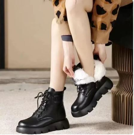 Gefütterte Stiefel mit dicken Sohlen