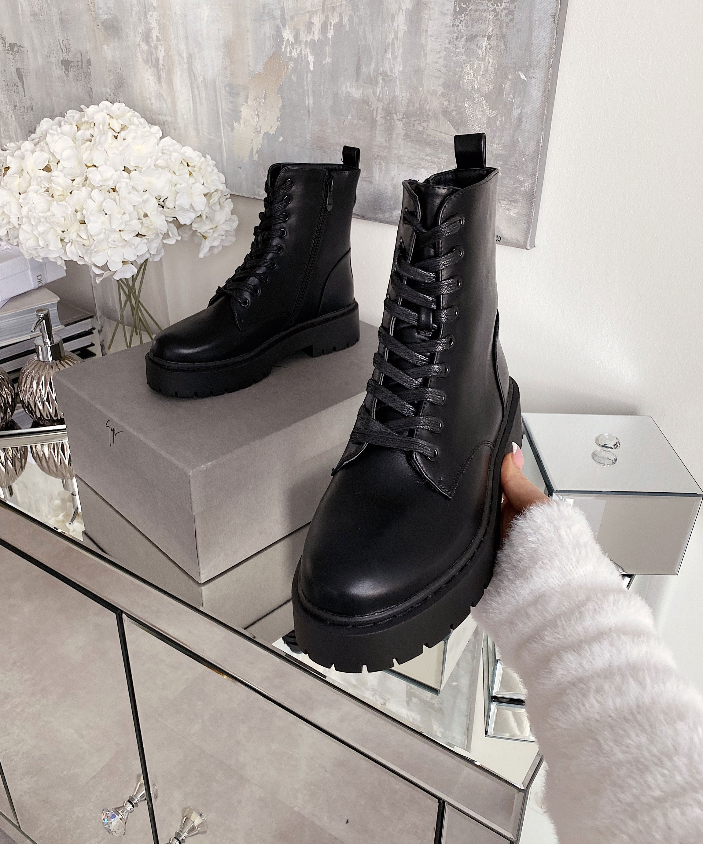 Serena boots, black