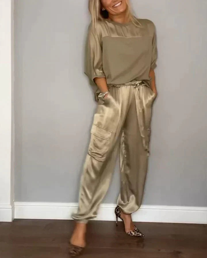 Valenzora | Jumpsuit aus geschmeidigem Satin mit mittellangem Oberteil und Hose für Damen