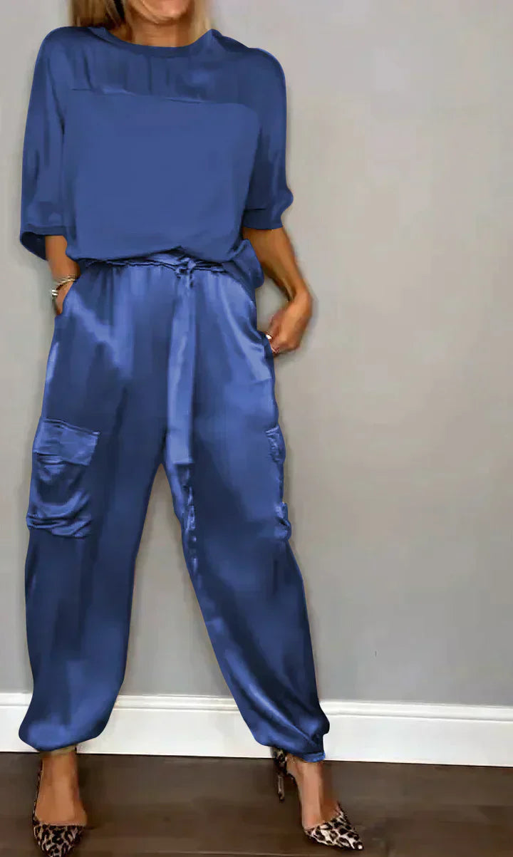 Valenzora | Jumpsuit aus geschmeidigem Satin mit mittellangem Oberteil und Hose für Damen