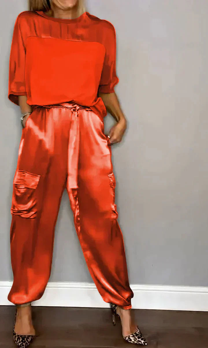 Valenzora | Jumpsuit aus geschmeidigem Satin mit mittellangem Oberteil und Hose für Damen