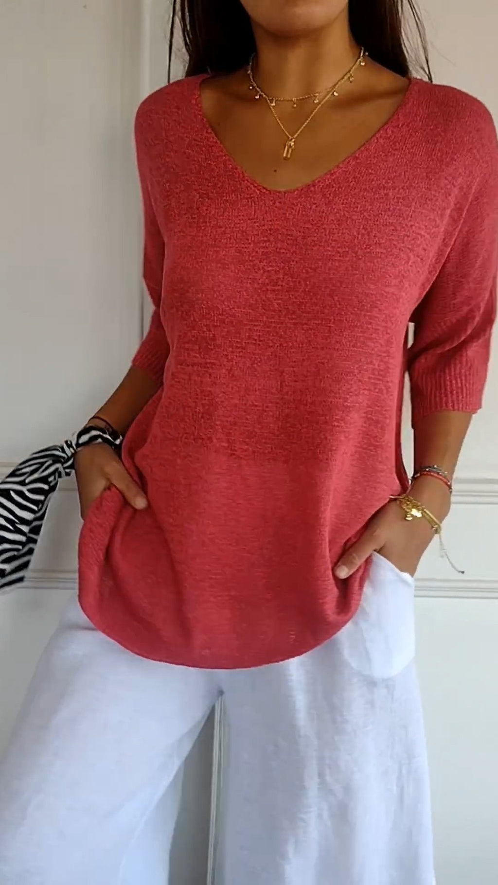 Valenzora knitted top with V-neck