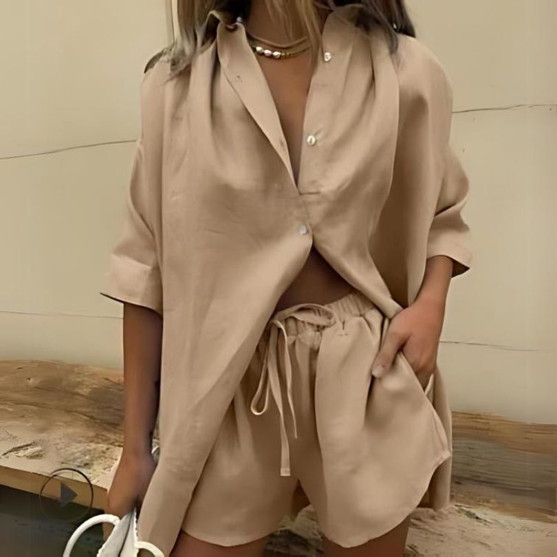 Valenzora | Stylish set with top and shorts