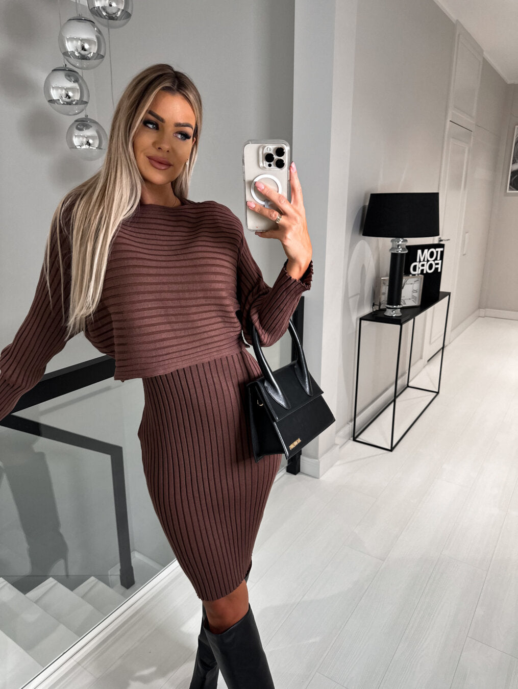 Valenzora - Sleeveless dress with matching sweater
