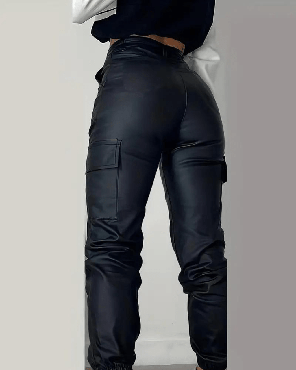 Valenzora | Lightweight faux leather trousers