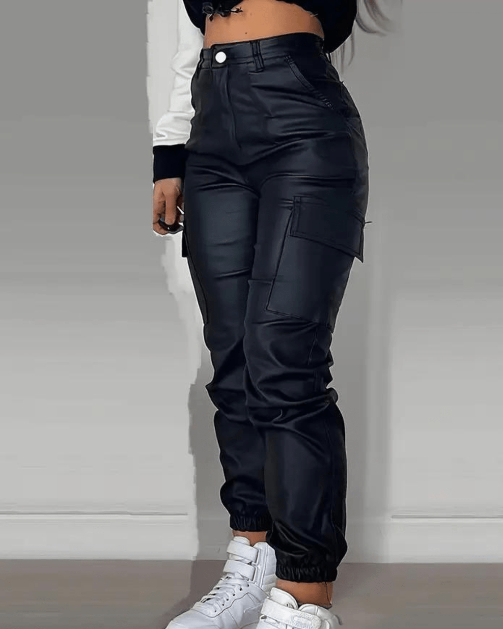 Valenzora | Lightweight faux leather trousers