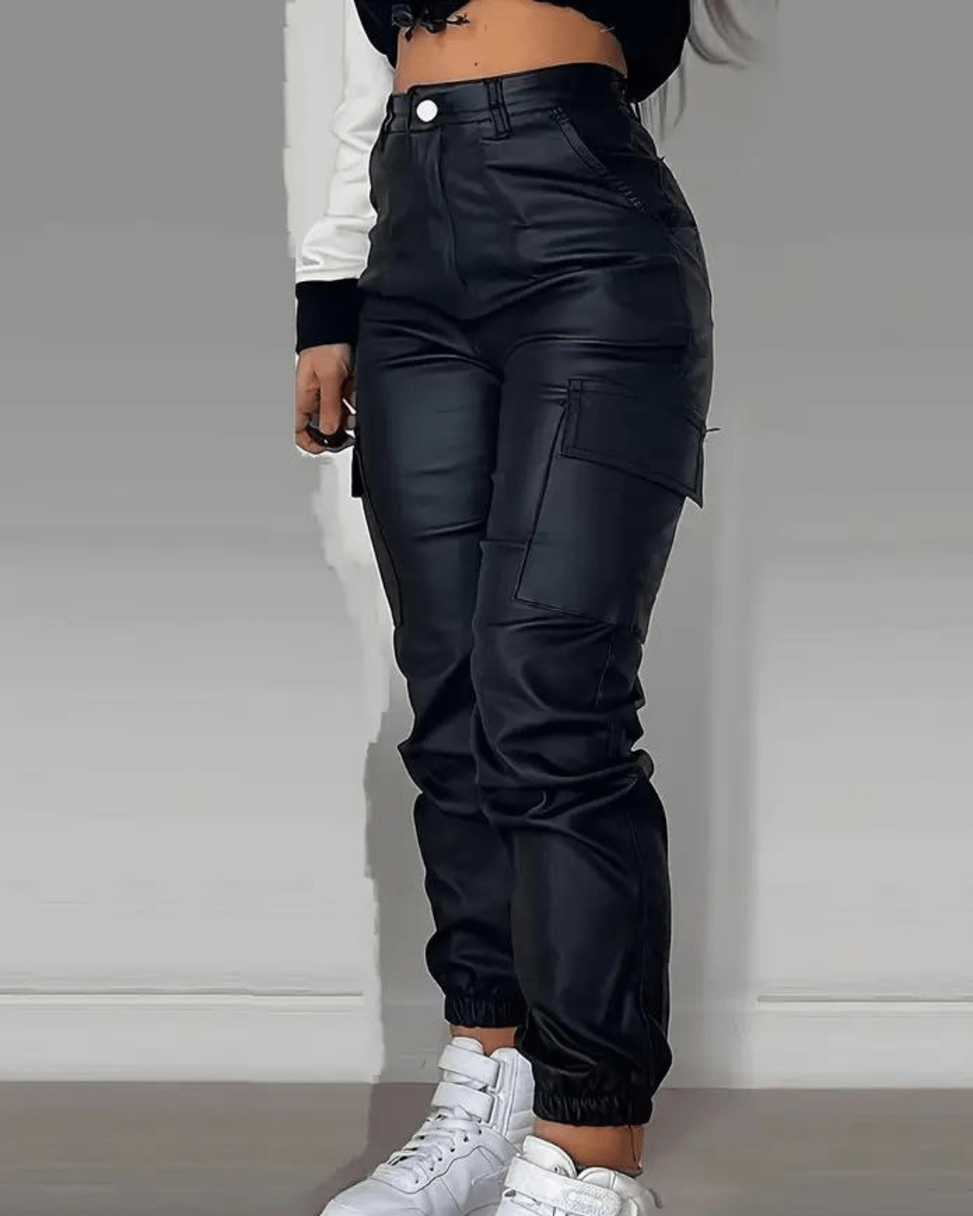 Valenzora | Lightweight faux leather trousers
