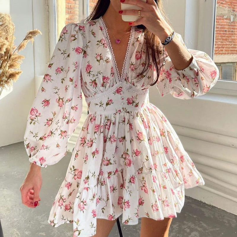 Valenzora | Short floral dress with V-neck