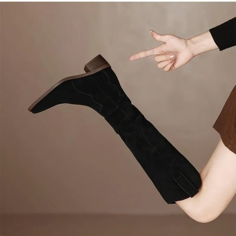 Valenzora - Vintage Wildlederstiefel mit Rüschen