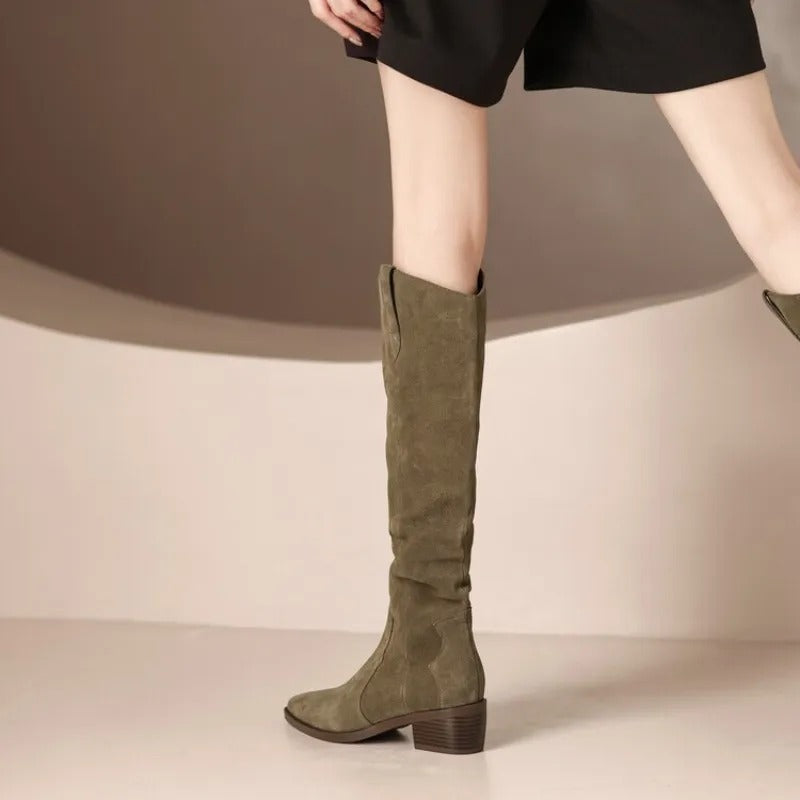 Valenzora - Vintage Wildlederstiefel mit Rüschen