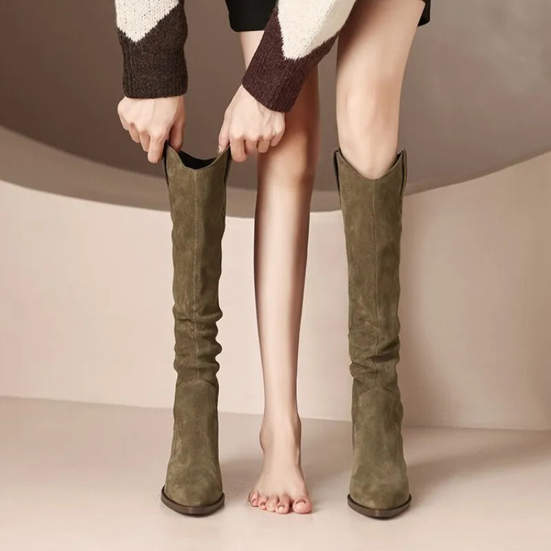 Valenzora - Vintage Wildlederstiefel mit Rüschen