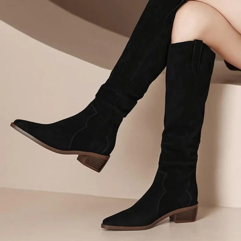 Valenzora - Vintage Wildlederstiefel mit Rüschen