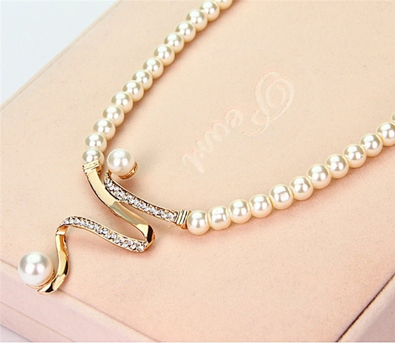 Valenzora | Perlenkette + Ohrringe Set