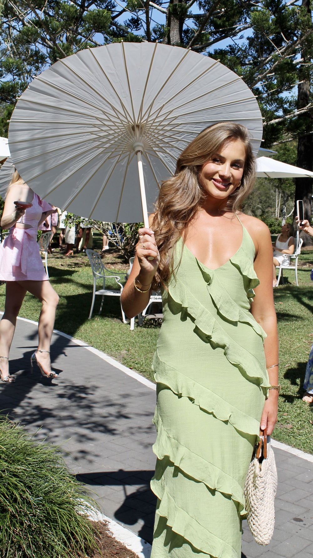 Valenzora | Kleid mit verspielten Rüschen