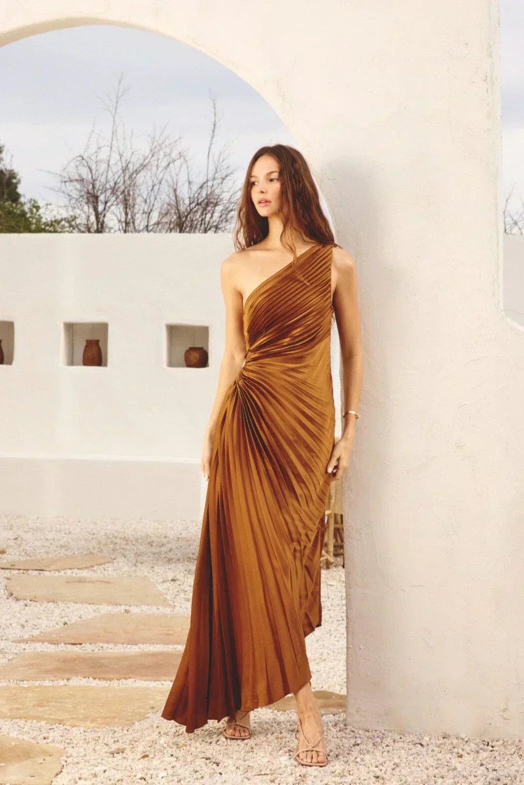 Valenzora | One-Shoulder-Plisseekleid in Midilänge