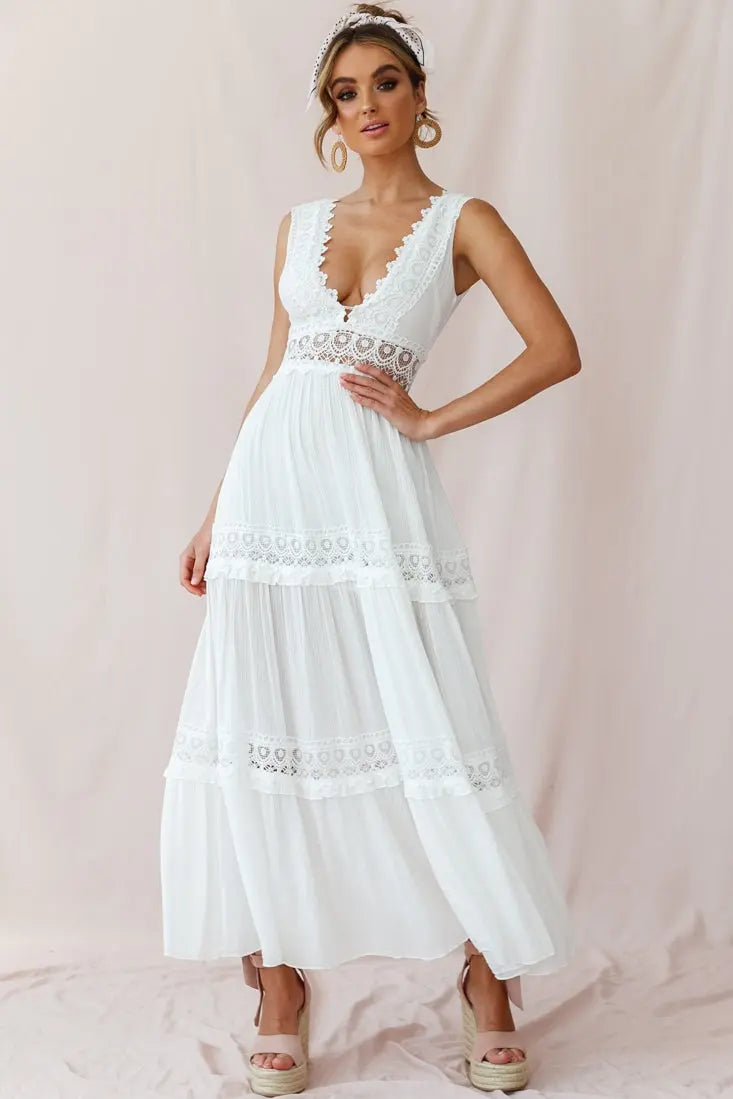 Valenzora | Weißes Boho Maxikleid mit Häkeleinsätzen & tiefem V-Ausschnitt