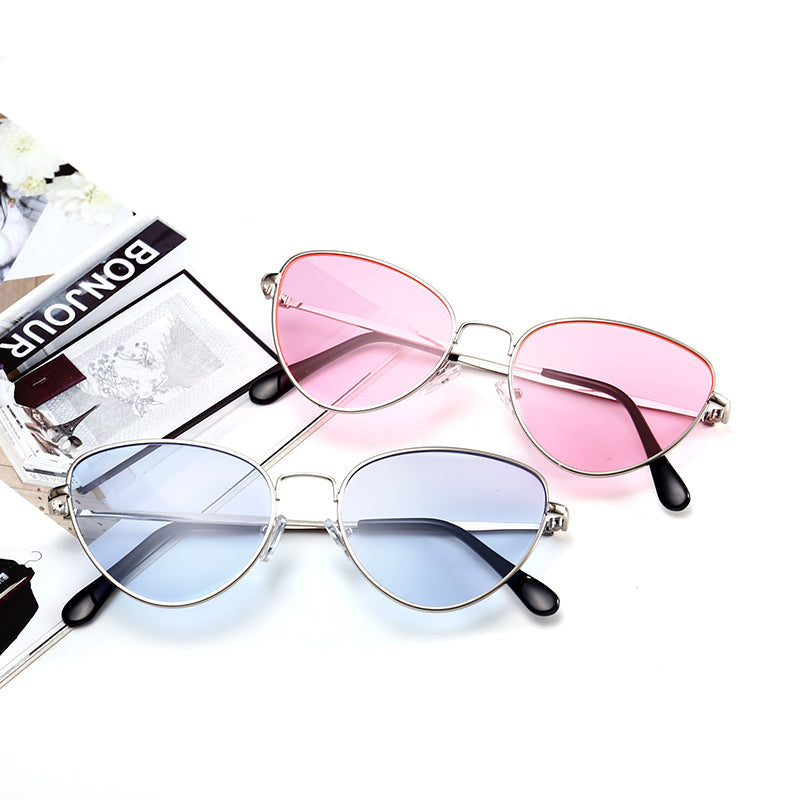 Valenzora | Small Vintage Cat Eye Sunglasses