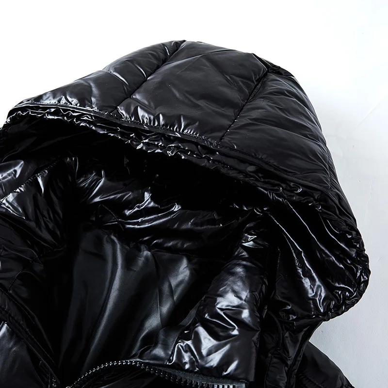 Schwarze Glanzdaunenjacke
