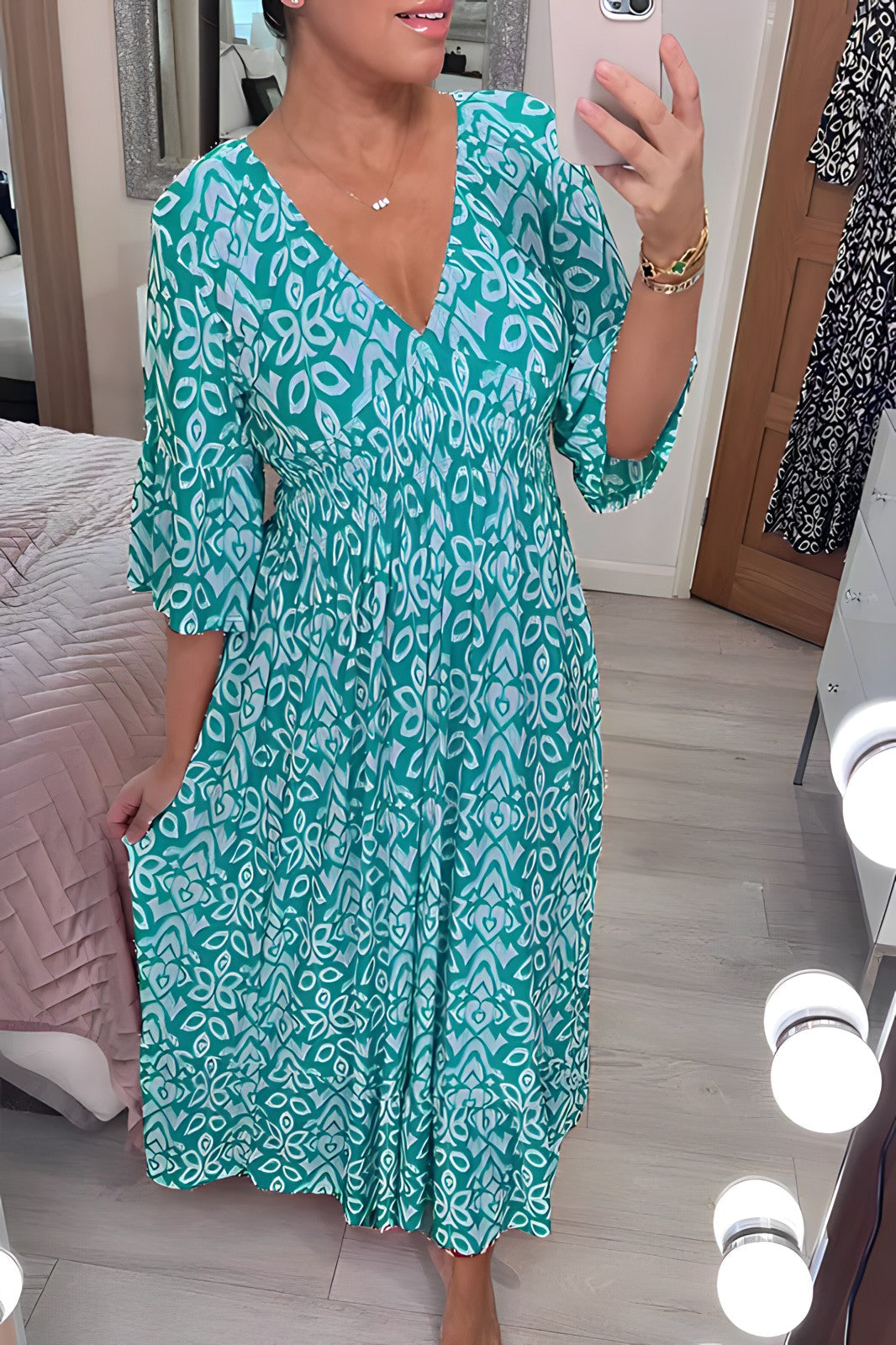 Dress with 3/4 sleeves and pattern