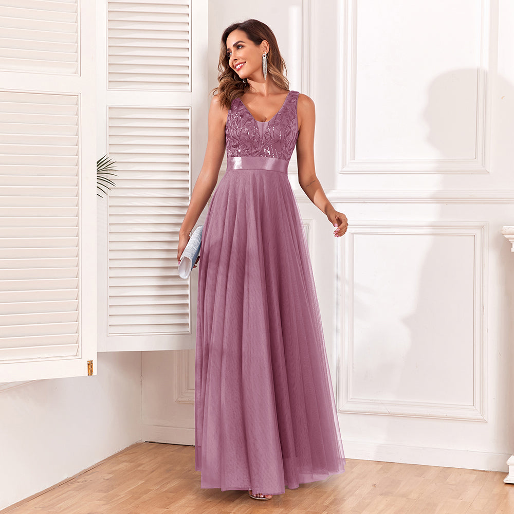 Hochgeschlossenes Maxikleid