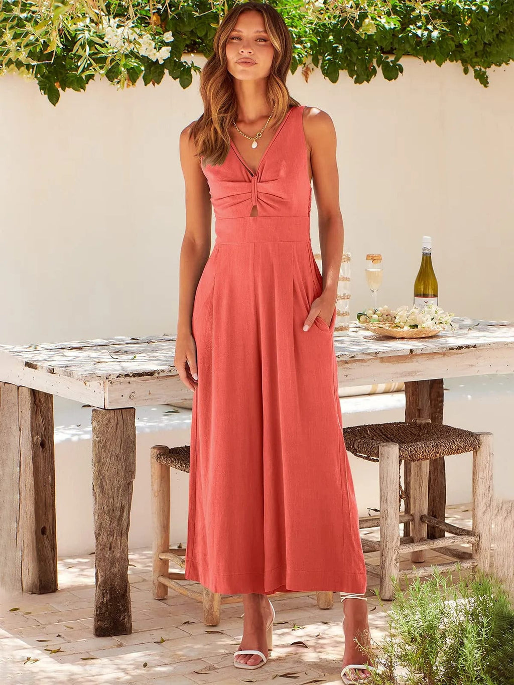 Ärmelloser, eleganter Jumpsuit mit weitem Bein