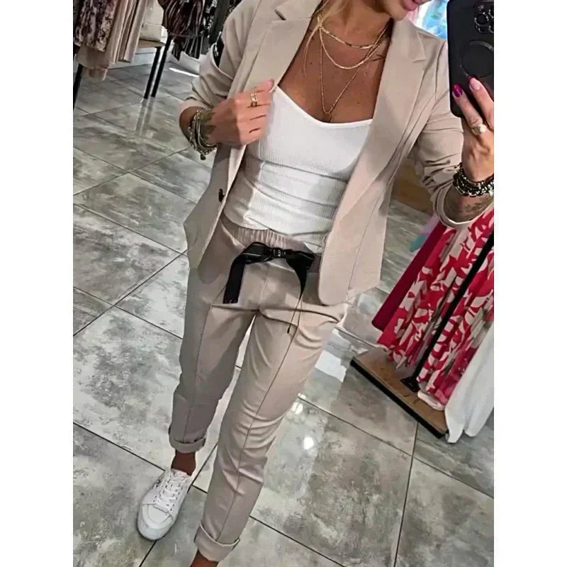 Valenzora | 2-teiliges Set bestehend aus einem lässigen Blazer und einer Hose