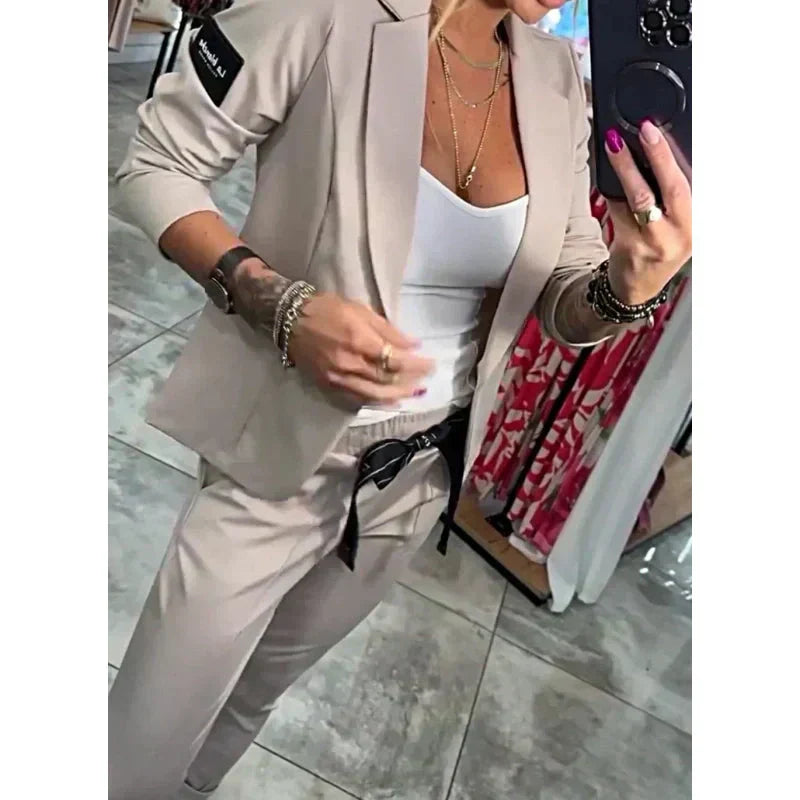 Valenzora | 2-teiliges Set bestehend aus einem lässigen Blazer und einer Hose