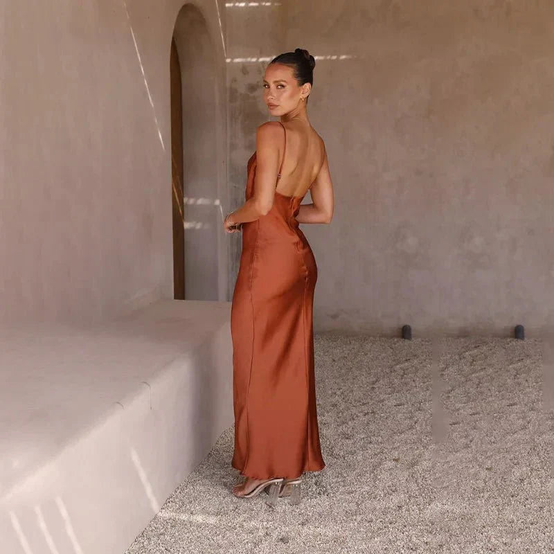 Valenzora | Timeless satin dress with open back and elegant design
