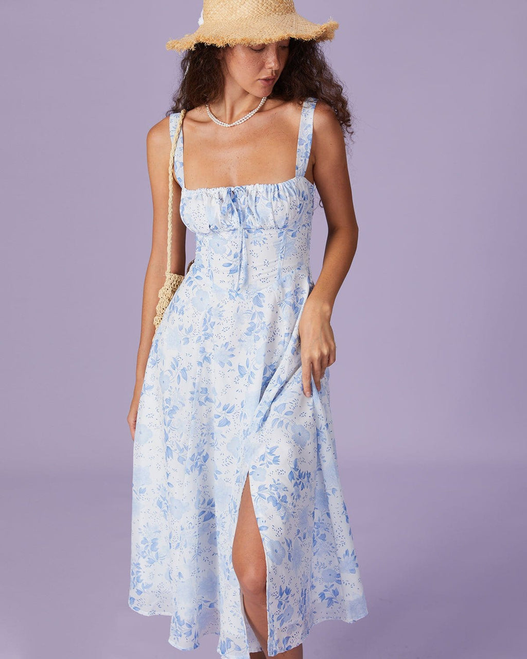 Blaues Midikleid mit Blumenmuster und eckigem Ausschnitt