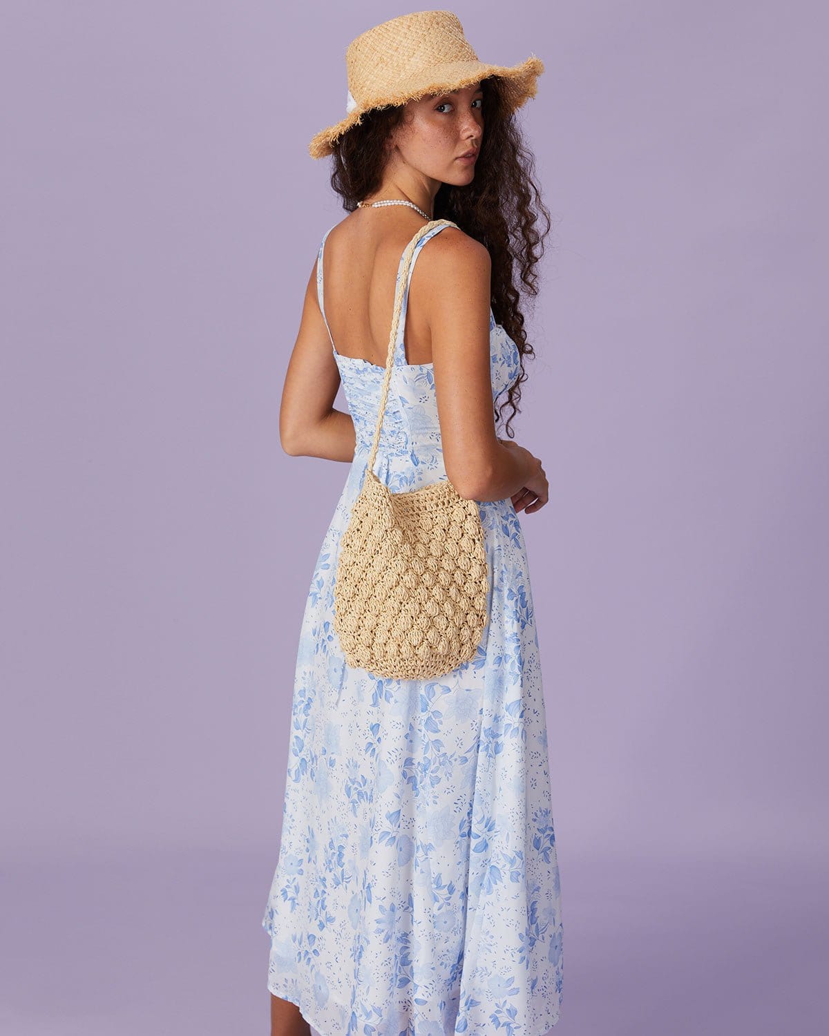 Blaues Midikleid mit Blumenmuster und eckigem Ausschnitt