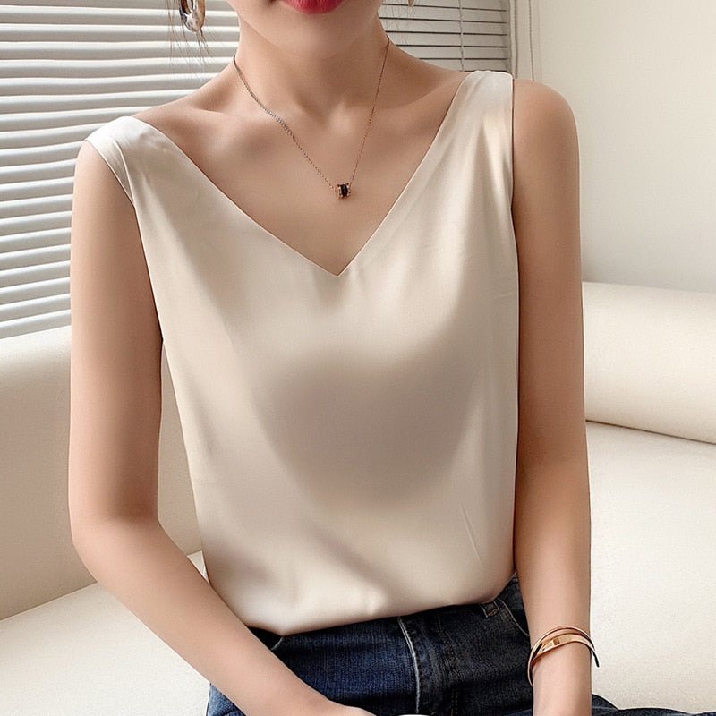 Valenzora | Elegant tank top made of delicate silk