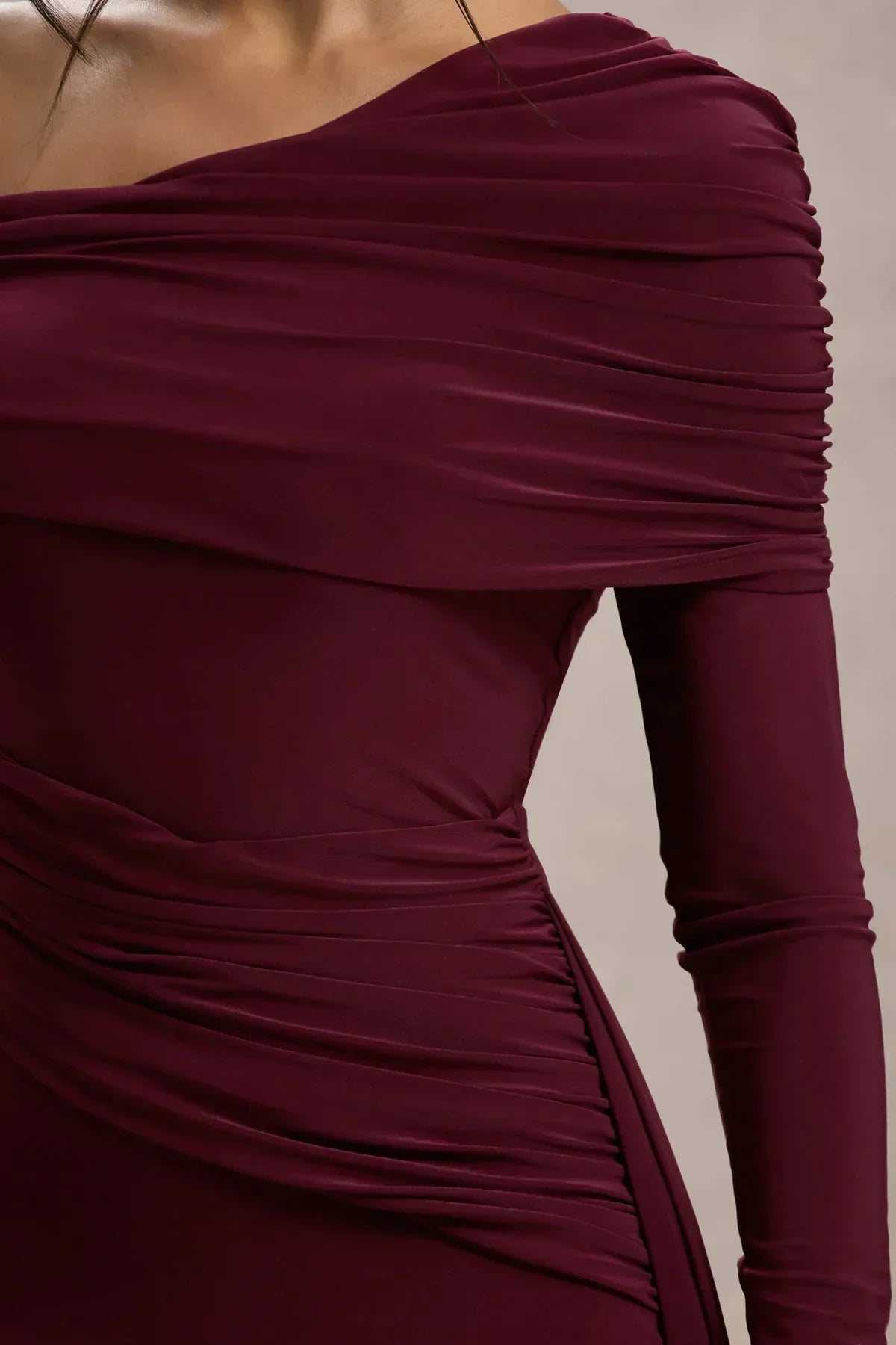Valenzora | Plissiertes Maxikleid mit Schuppenmuster