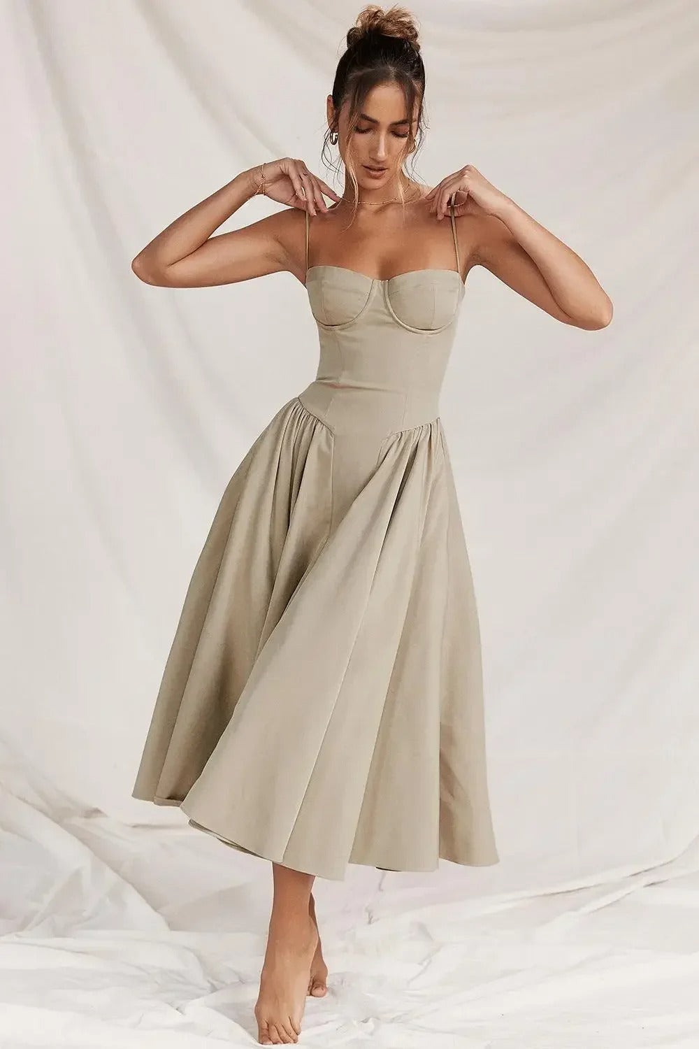 Valenzora | Elegant sleeveless dress