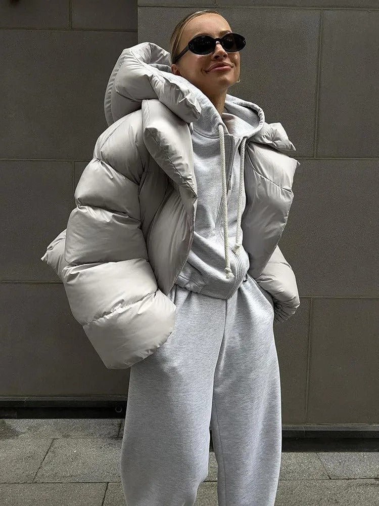 Valenzora | Trendige kurze Damenjacke mit Kapuze und wattiertem Baumwollfutter