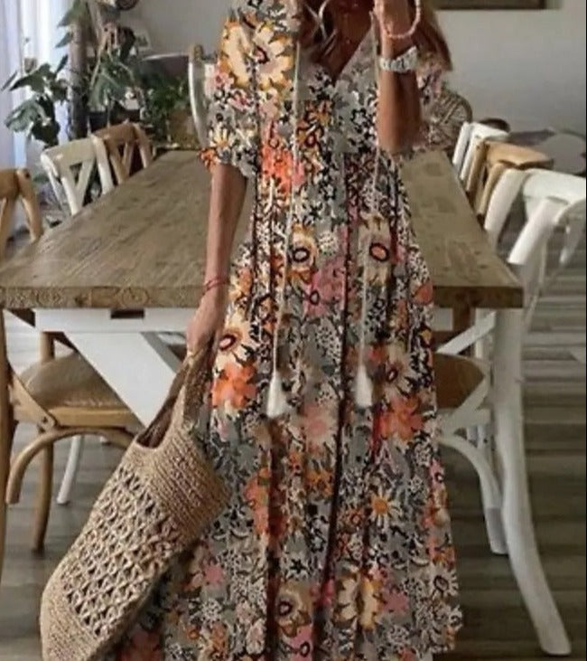 Valenzora | Maxikleid mit halben Ärmeln und V-Ausschnitt mit Blumenmuster
